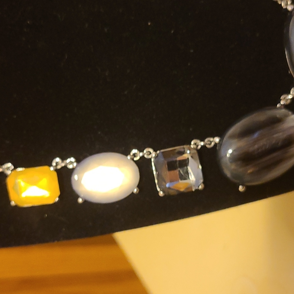 Necklace with The Limited hang tag - Picture 4 of 7